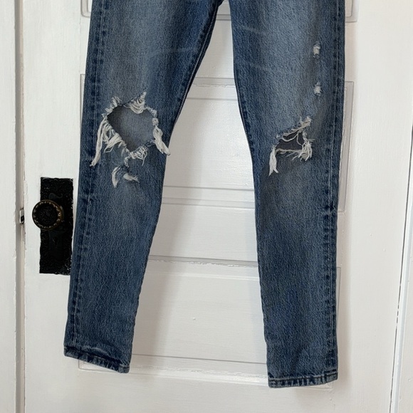 LEVI’S 501 SKINNY MEDIUM WASH DISTRESSED JEANS - Picture 4 of 16